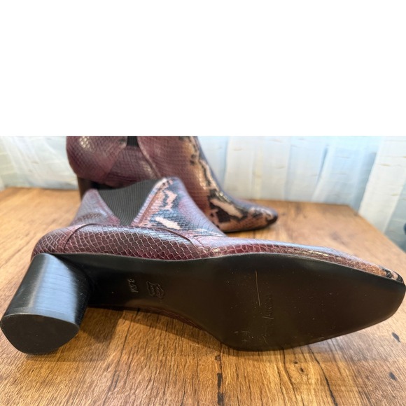 Donald Pliner Austen Snake Print Block Heel Ankle Boots Women Size 8.5M - Picture 6 of 9